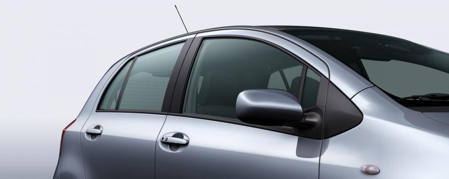  Toyota Yaris 2005 года  (фото 43 из 165)